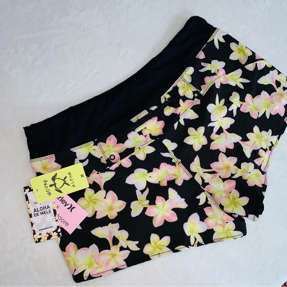 Hurley Moore Aloha board shorts Plumeria 2.5” - black,pink,yellow size L, NWT
